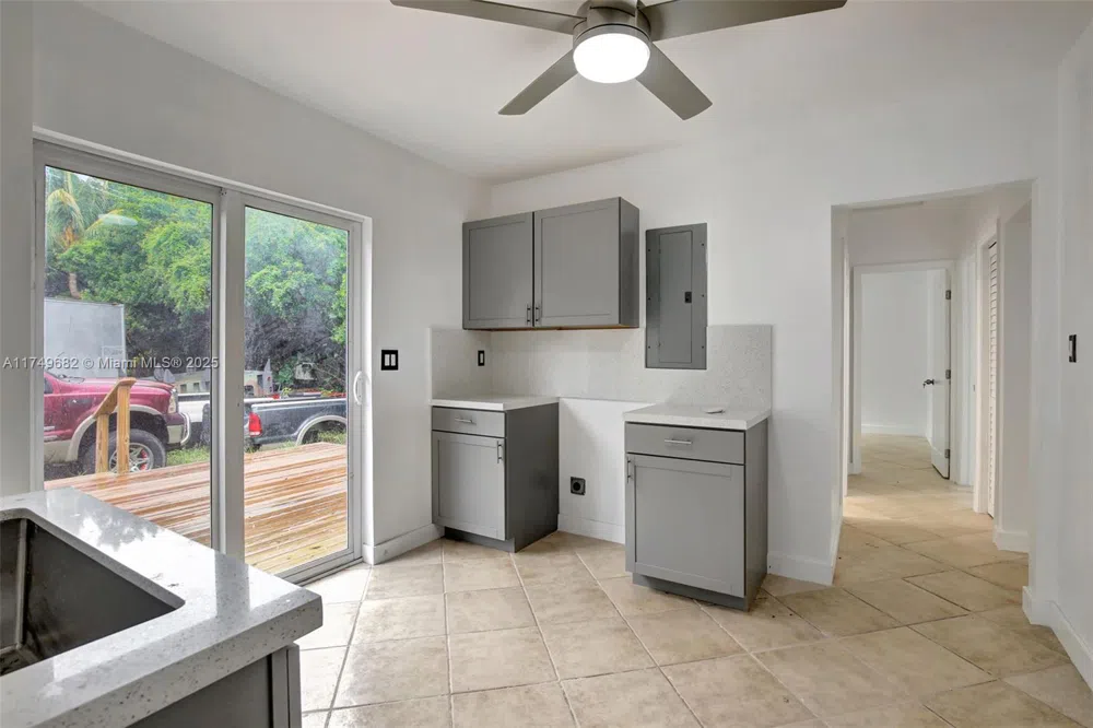 4381 SW 51st St Dania Beach, FL 33314