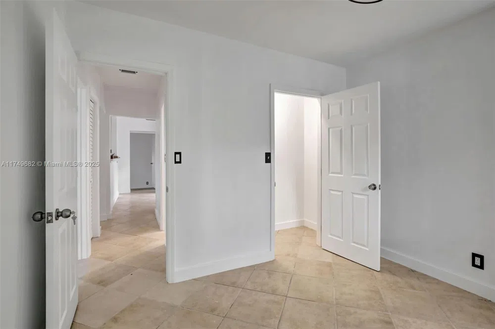 4381 SW 51st St Dania Beach, FL 33314