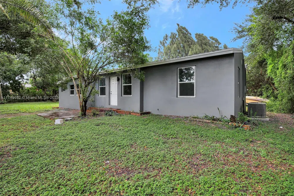 4381 SW 51st St Dania Beach, FL 33314