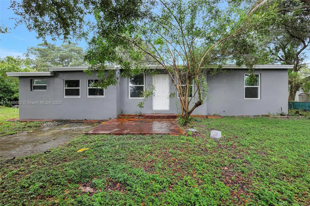 4381 SW 51st St Dania Beach, FL 33314