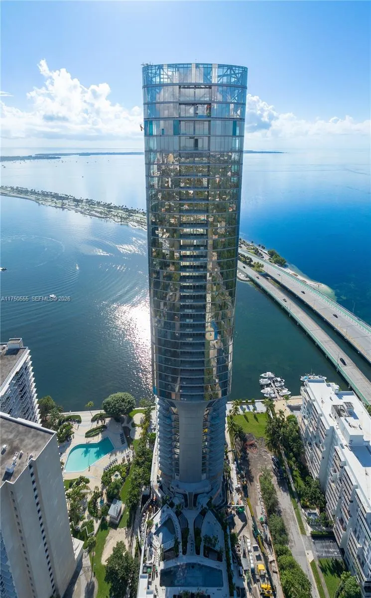 175 SE 25 RD #3902 Miami, FL 33129