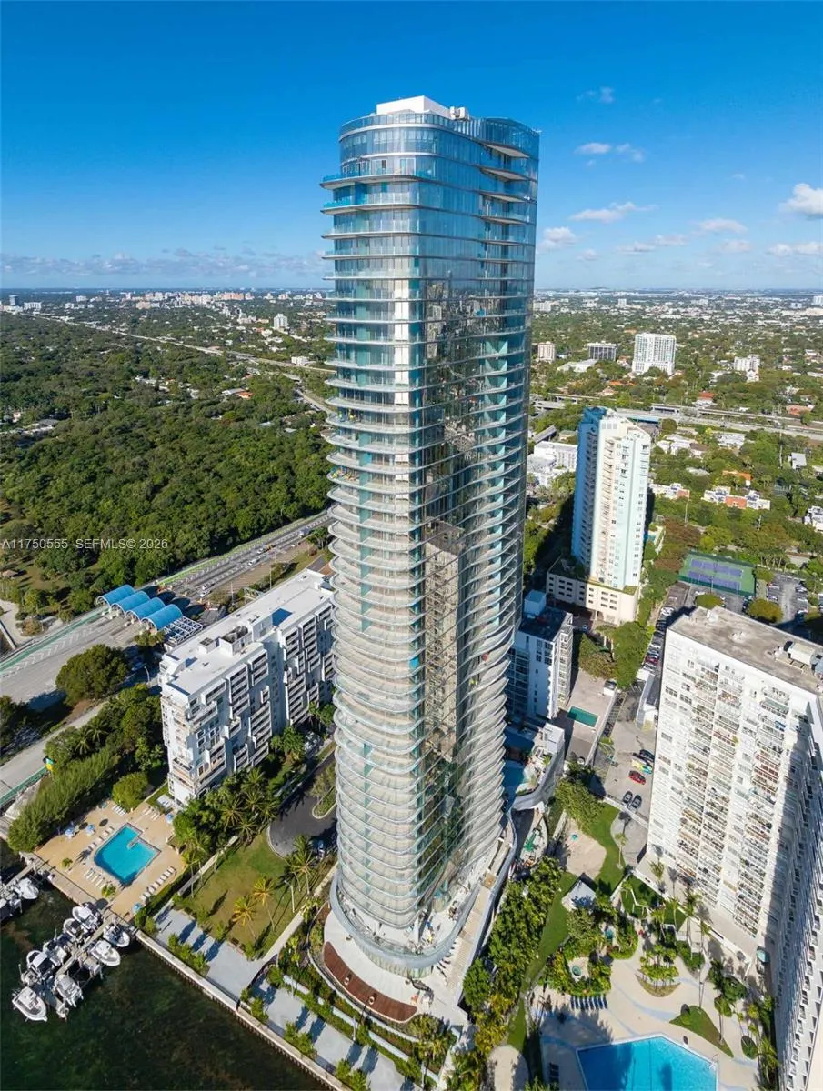 175 SE 25 RD #3902 Miami, FL 33129