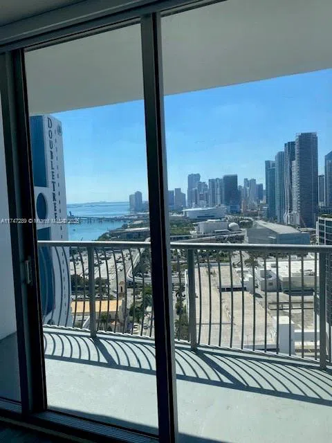 1750 Bayshore Dr #3112 Miami, FL 33132