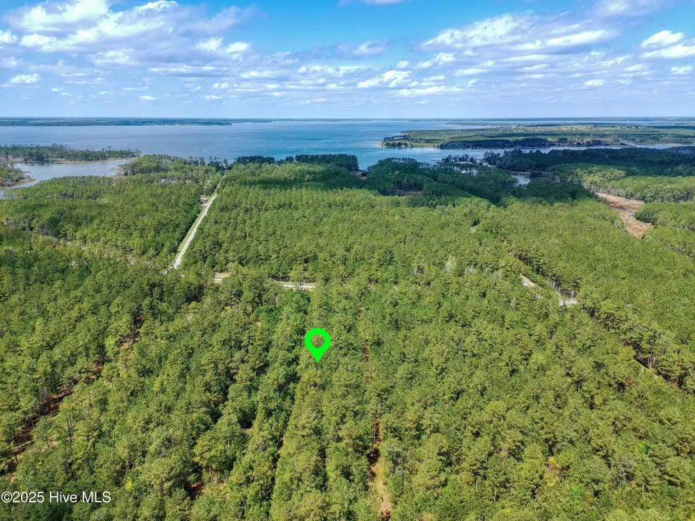 20 Sandy Point Road Scranton, NC 27875