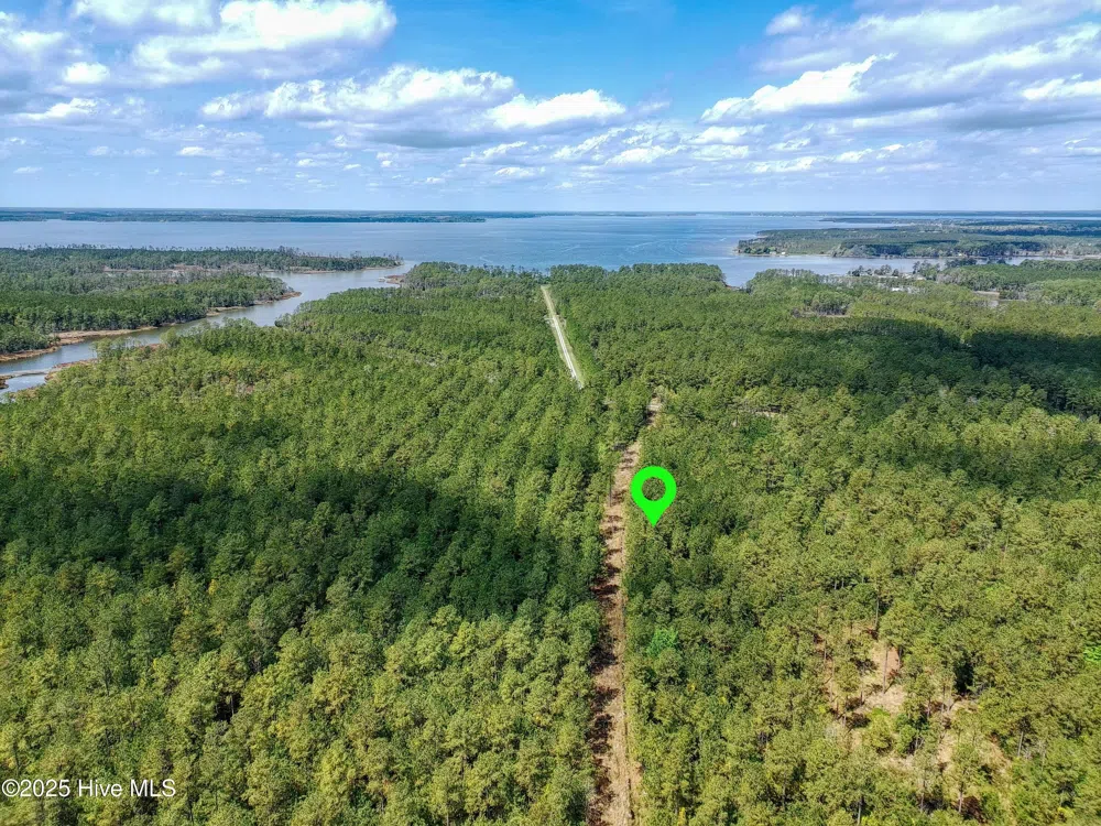 22 Sandy Point Road Scranton, NC 27875