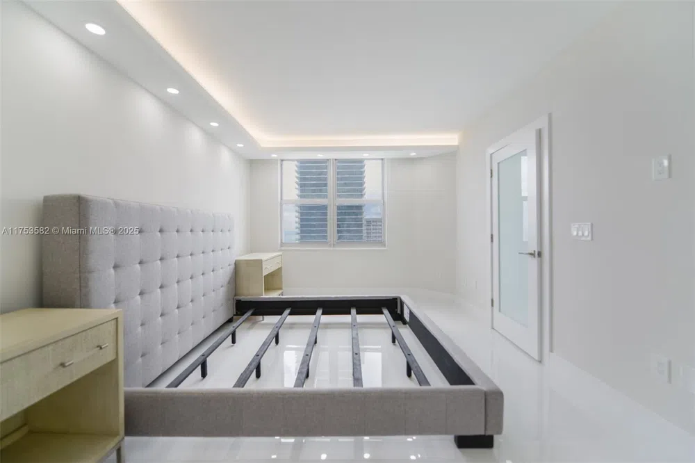 1950 S Ocean Dr #20L Hallandale Beach, FL 33009