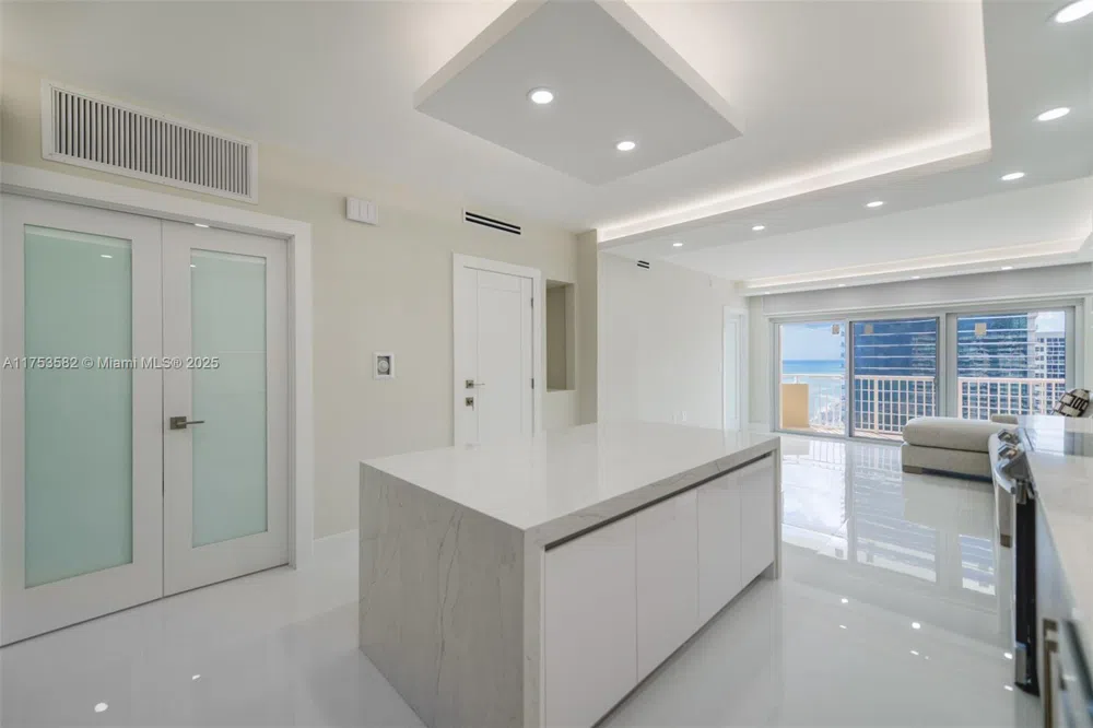 1950 S Ocean Dr #20L Hallandale Beach, FL 33009