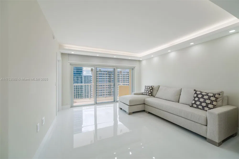 1950 S Ocean Dr #20L Hallandale Beach, FL 33009