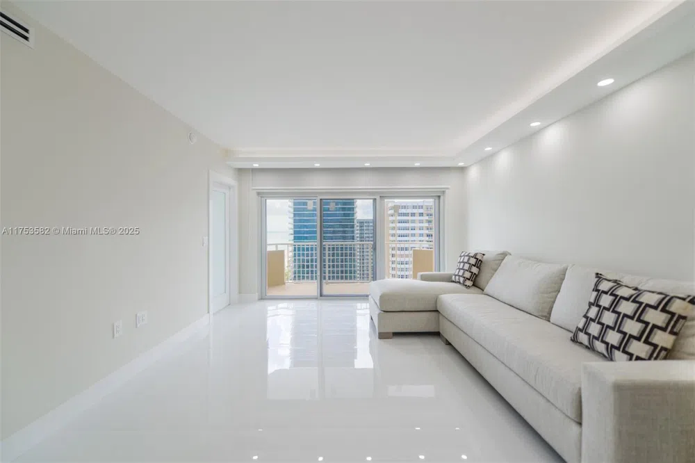1950 S Ocean Dr #20L Hallandale Beach, FL 33009