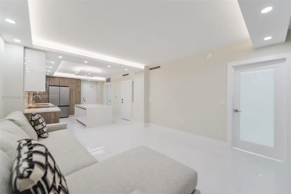 1950 S Ocean Dr #20L Hallandale Beach, FL 33009