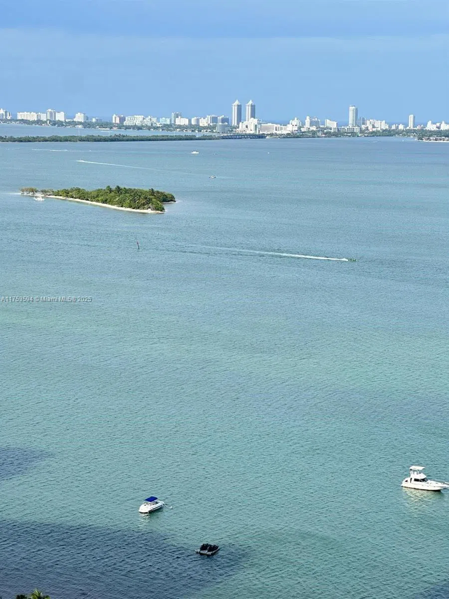 1750 Bayshore Dr #2905 Miami, FL 33132