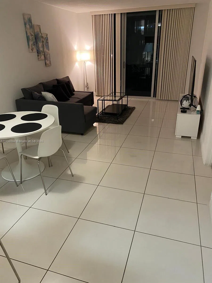 1750 Bayshore Dr #2905 Miami, FL 33132