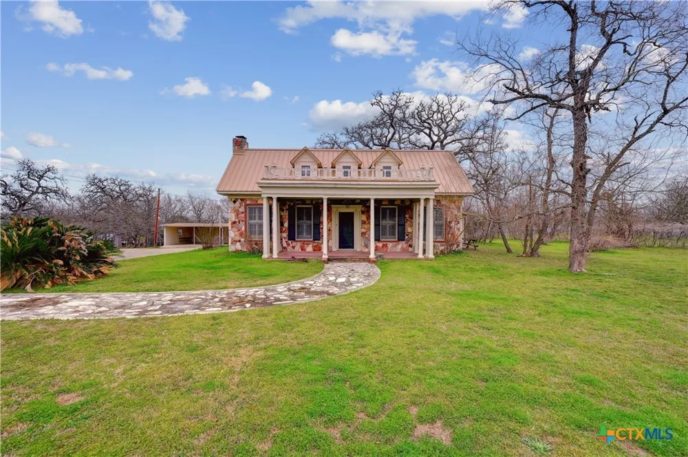 222 Myrtle Avenue Luling, TX 78648