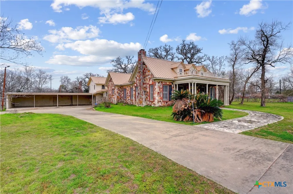 222 Myrtle Avenue Luling, TX 78648
