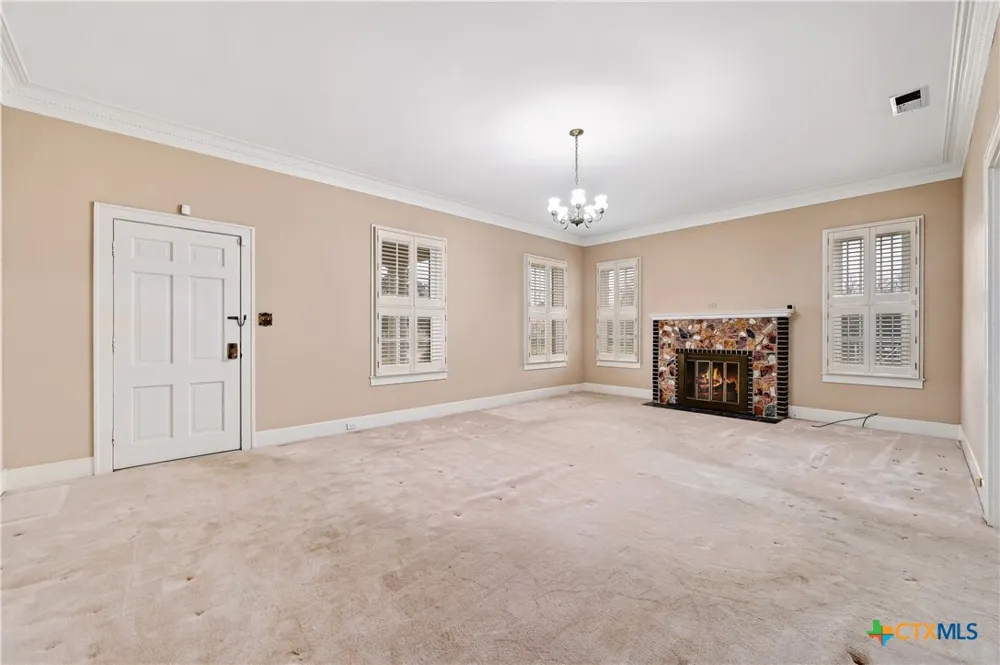222 Myrtle Avenue Luling, TX 78648
