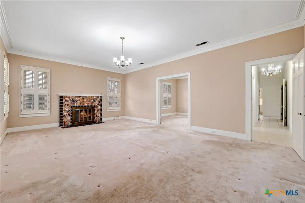 222 Myrtle Avenue Luling, TX 78648