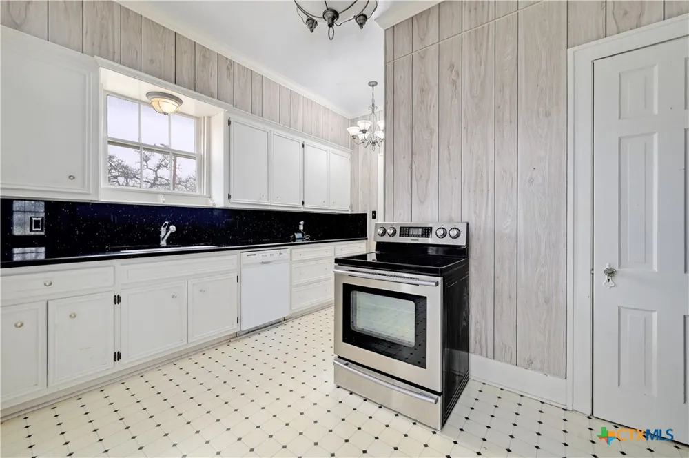 222 Myrtle Avenue Luling, TX 78648