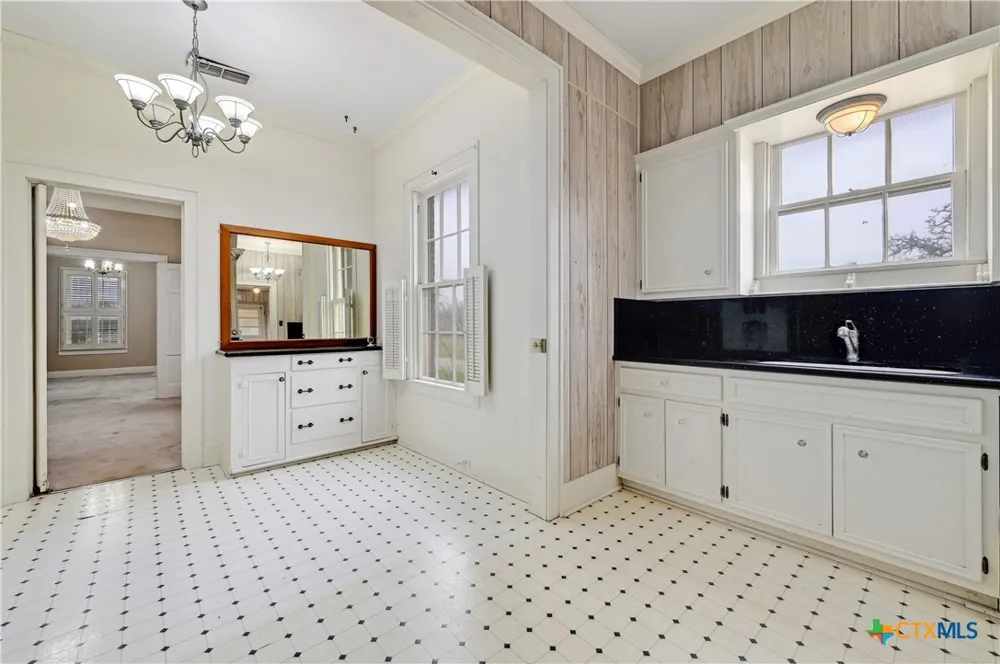 222 Myrtle Avenue Luling, TX 78648
