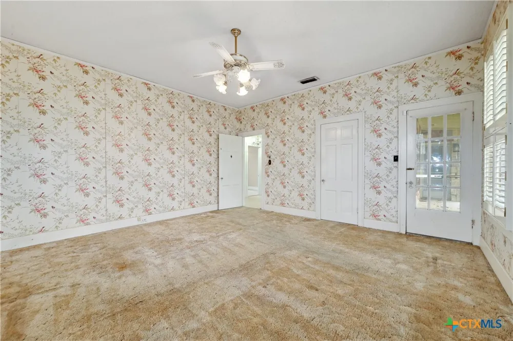 222 Myrtle Avenue Luling, TX 78648