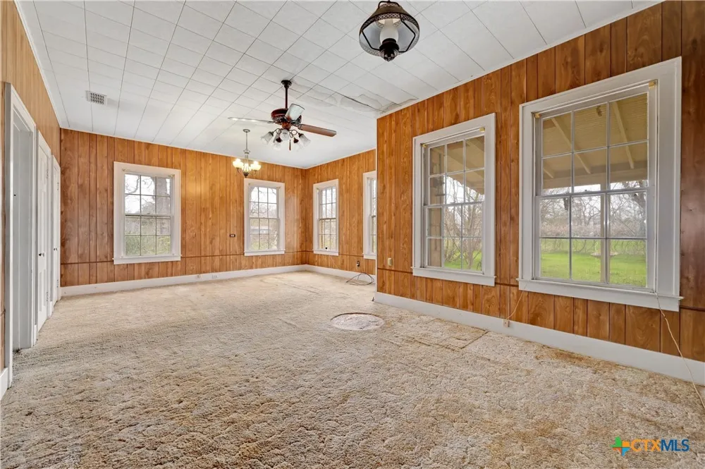 222 Myrtle Avenue Luling, TX 78648
