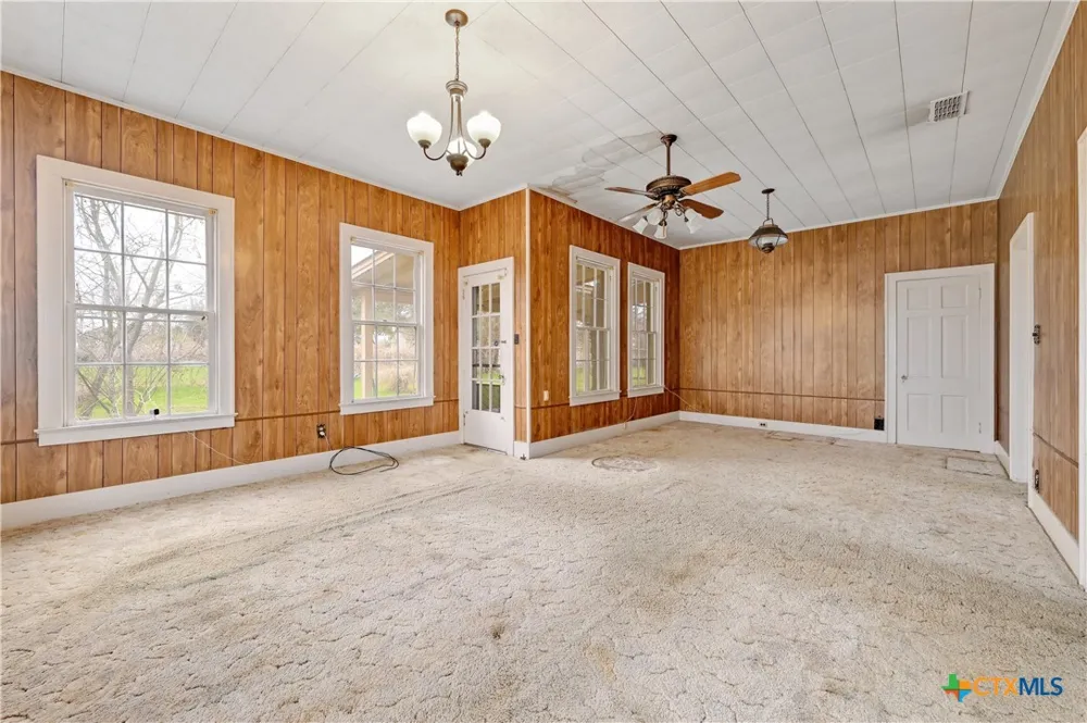 222 Myrtle Avenue Luling, TX 78648