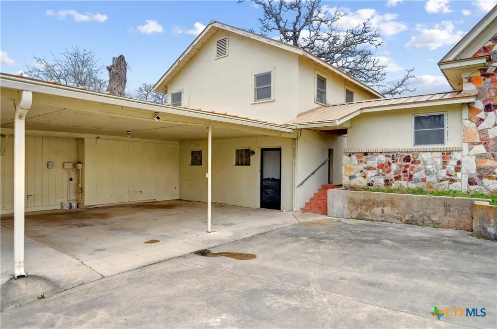 222 Myrtle Avenue Luling, TX 78648