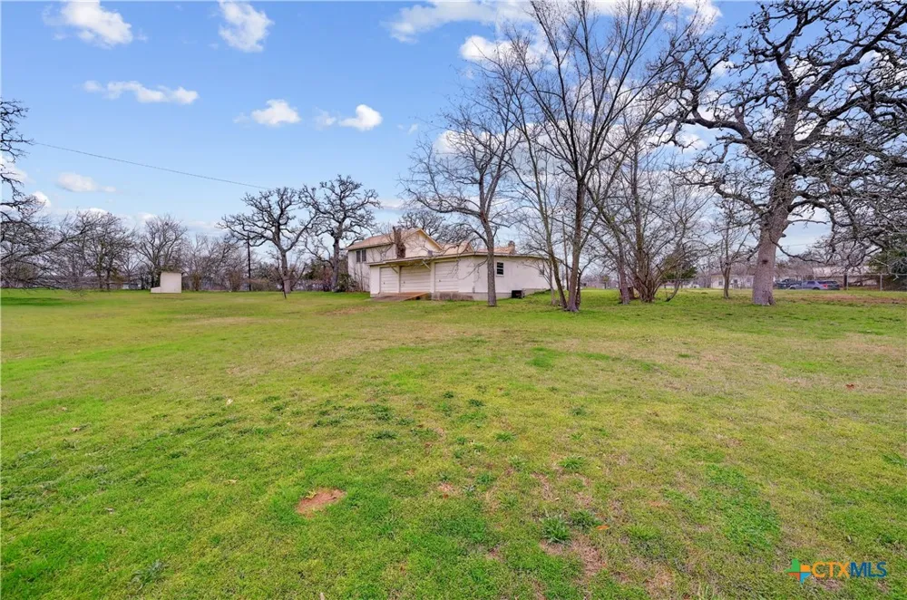 222 Myrtle Avenue Luling, TX 78648