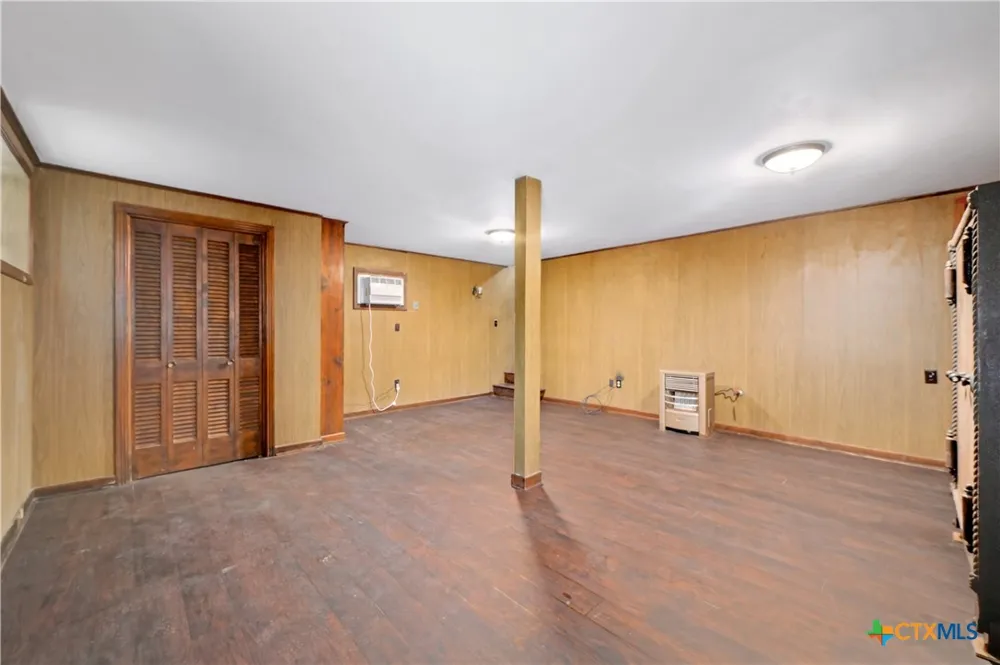 222 Myrtle Avenue Luling, TX 78648