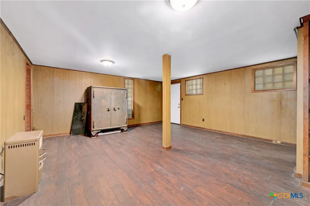 222 Myrtle Avenue Luling, TX 78648