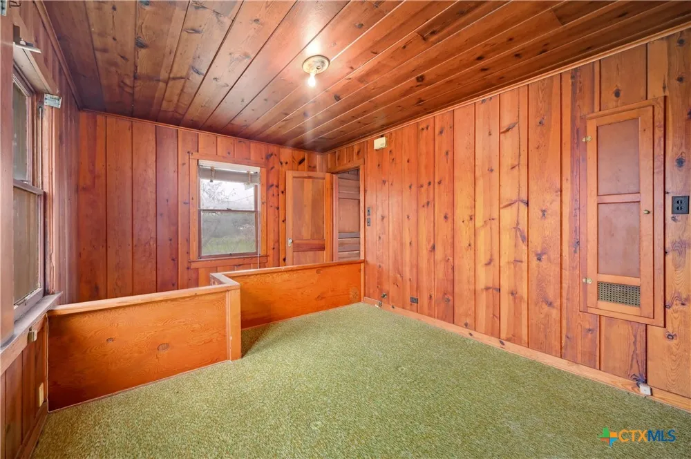 222 Myrtle Avenue Luling, TX 78648