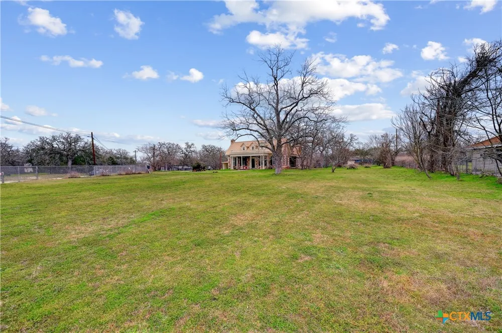 222 Myrtle Avenue Luling, TX 78648