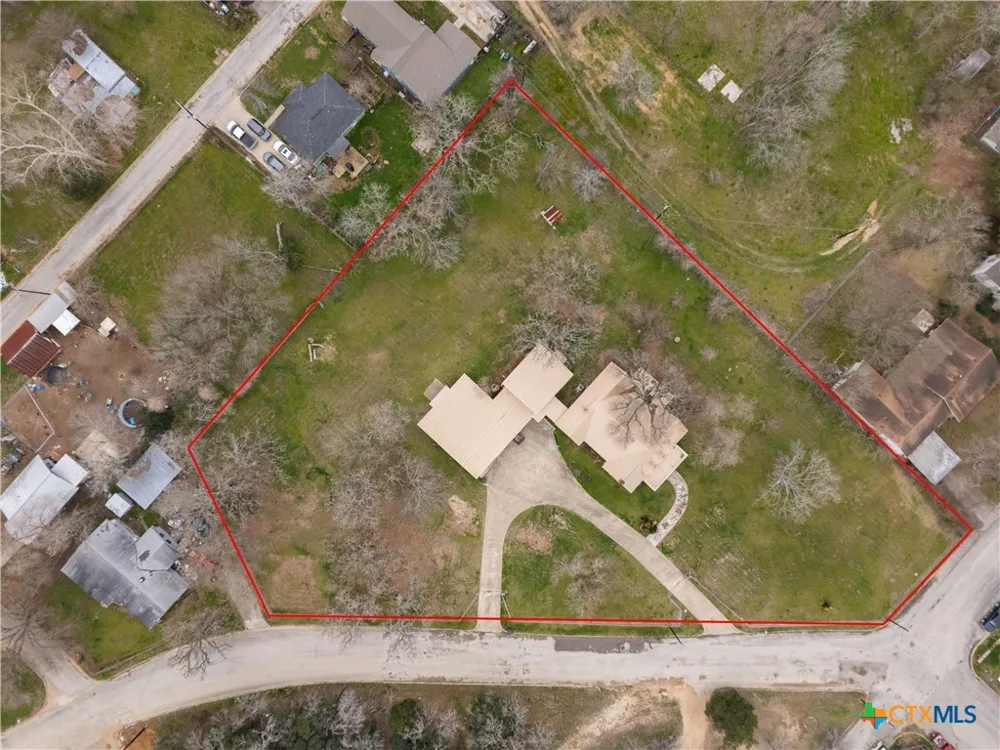 222 Myrtle Avenue Luling, TX 78648
