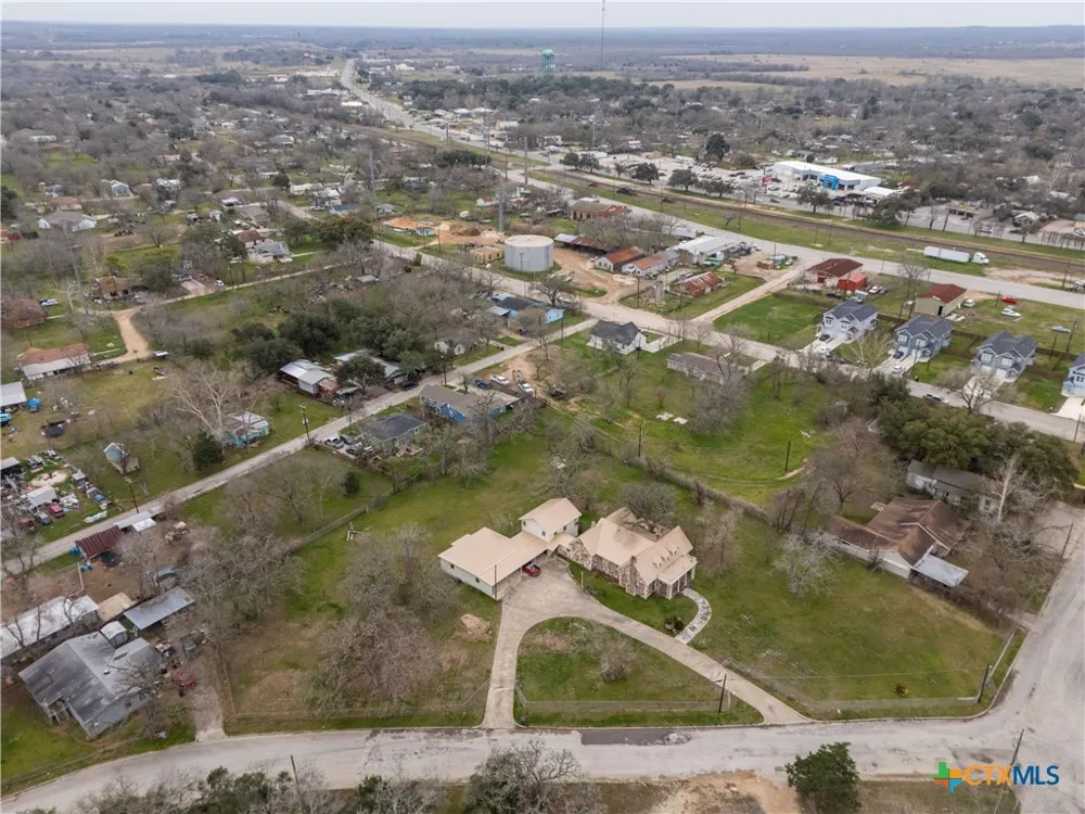 222 Myrtle Avenue Luling, TX 78648