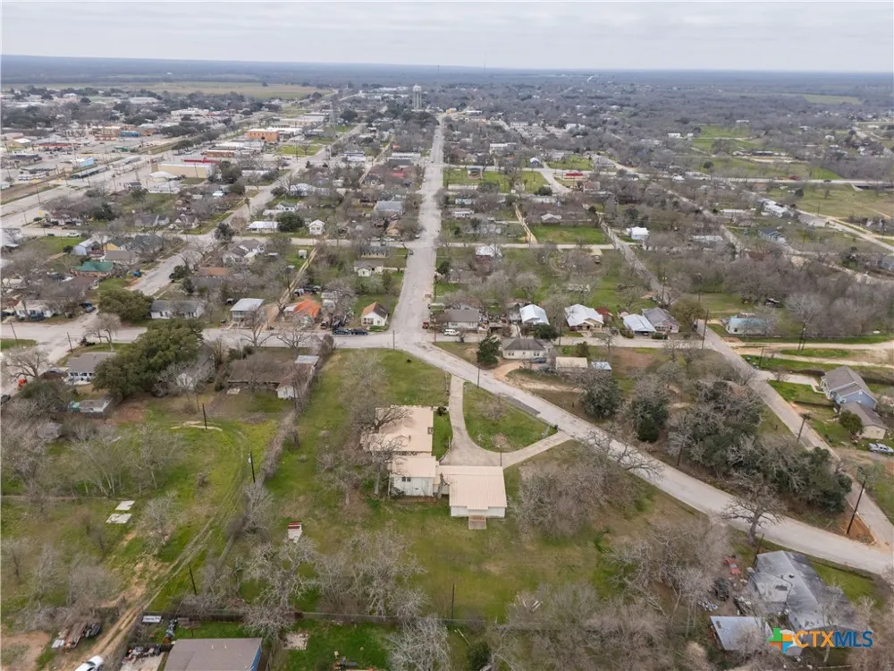 222 Myrtle Avenue Luling, TX 78648