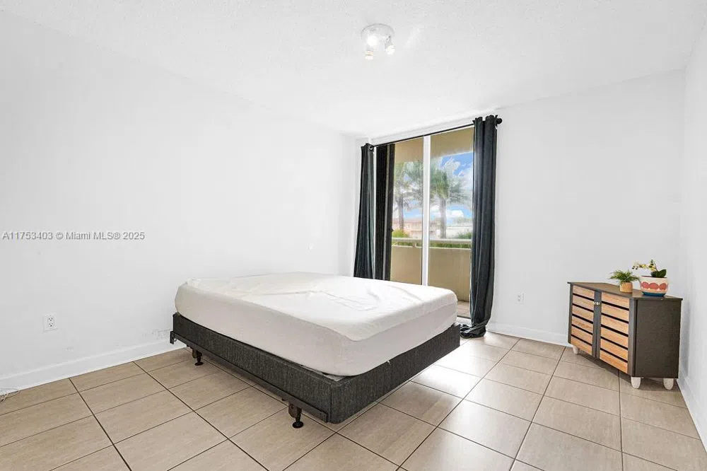 8925 Collins Ave #2E Surfside, FL 33154