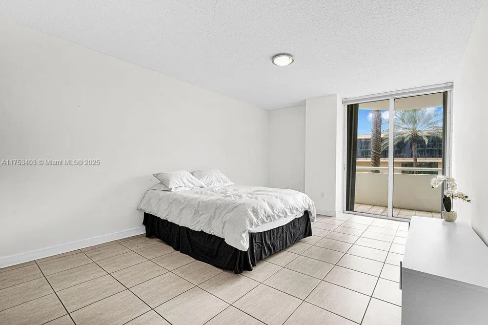 8925 Collins Ave #2E Surfside, FL 33154
