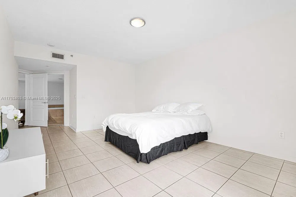 8925 Collins Ave #2E Surfside, FL 33154