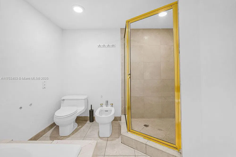 8925 Collins Ave #2E Surfside, FL 33154