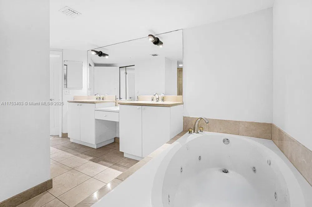 8925 Collins Ave #2E Surfside, FL 33154