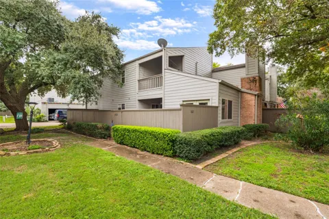 1621 Prairie Mark Lane