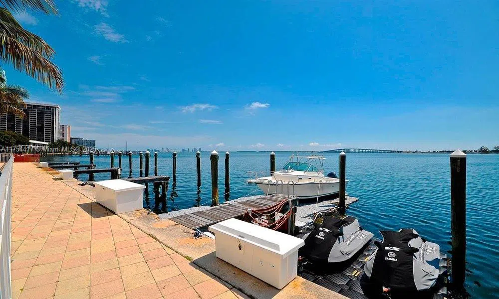 2101 Brickell Ave #1401 Miami, FL 33129
