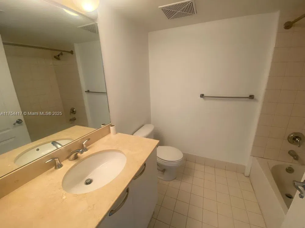 2101 Brickell Ave #1401 Miami, FL 33129