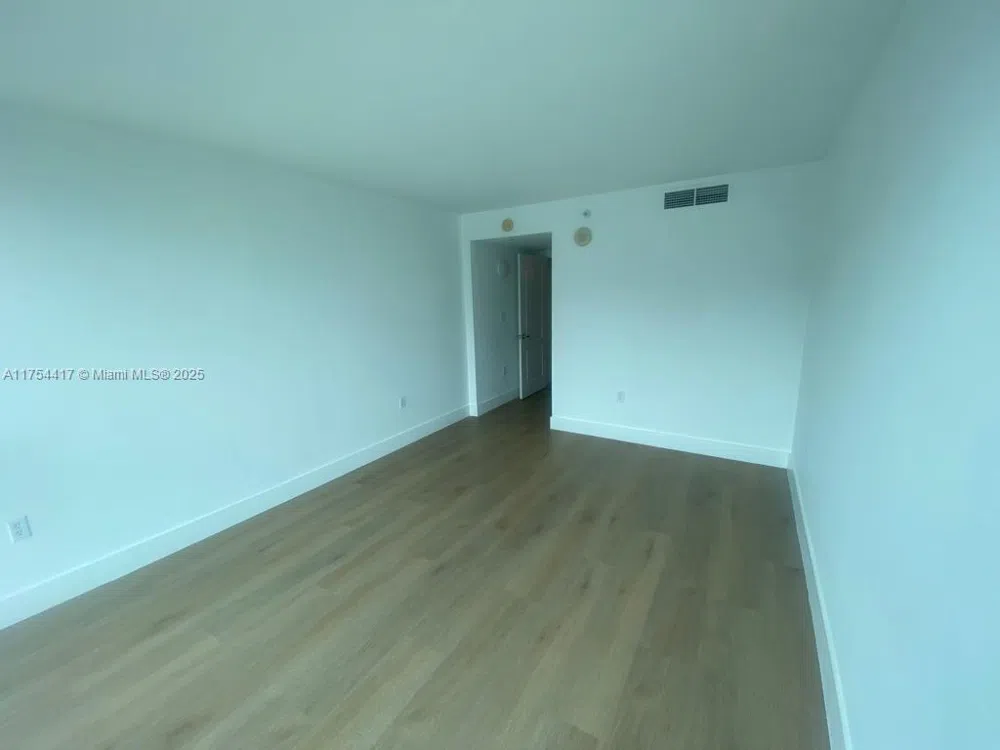 2101 Brickell Ave #1401 Miami, FL 33129