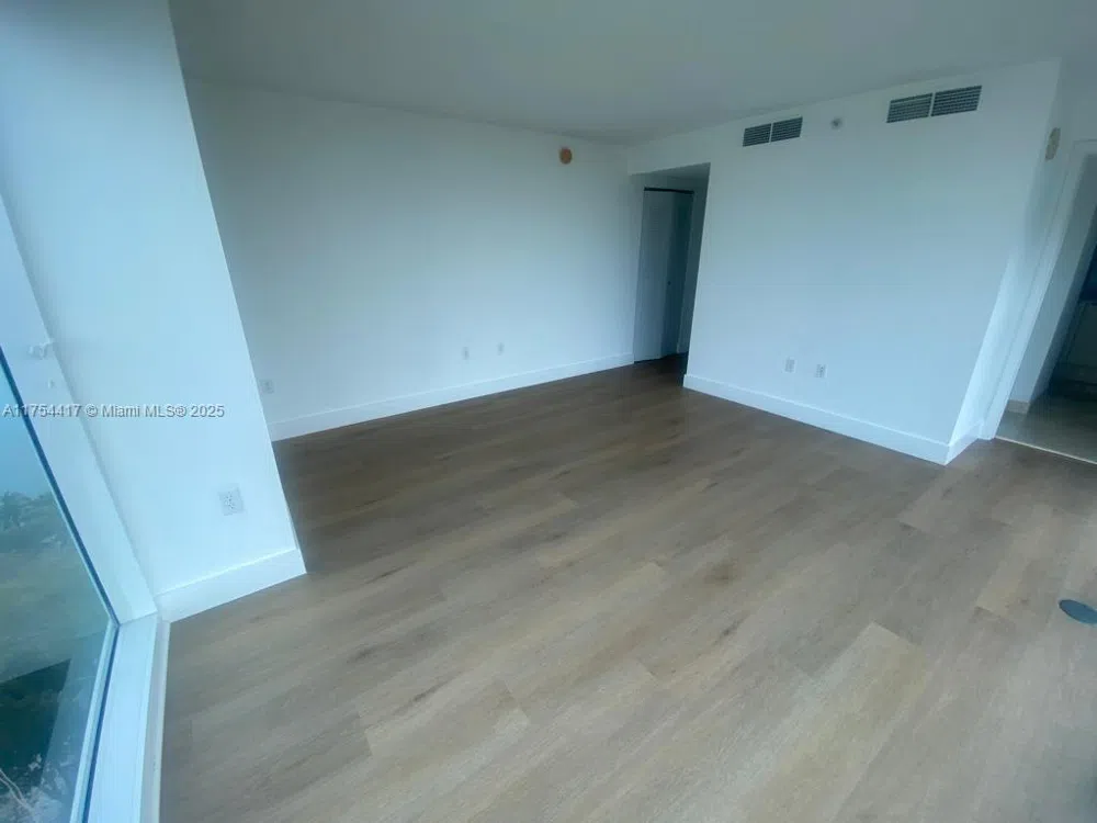 2101 Brickell Ave #1401 Miami, FL 33129