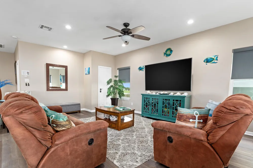 1391 Keith Ave Gilchrist, TX 77617