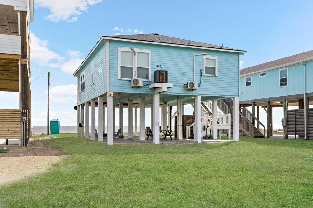 1391 Keith Ave Gilchrist, TX 77617