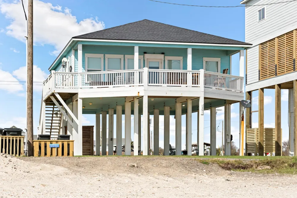 1391 Keith Ave Gilchrist, TX 77617
