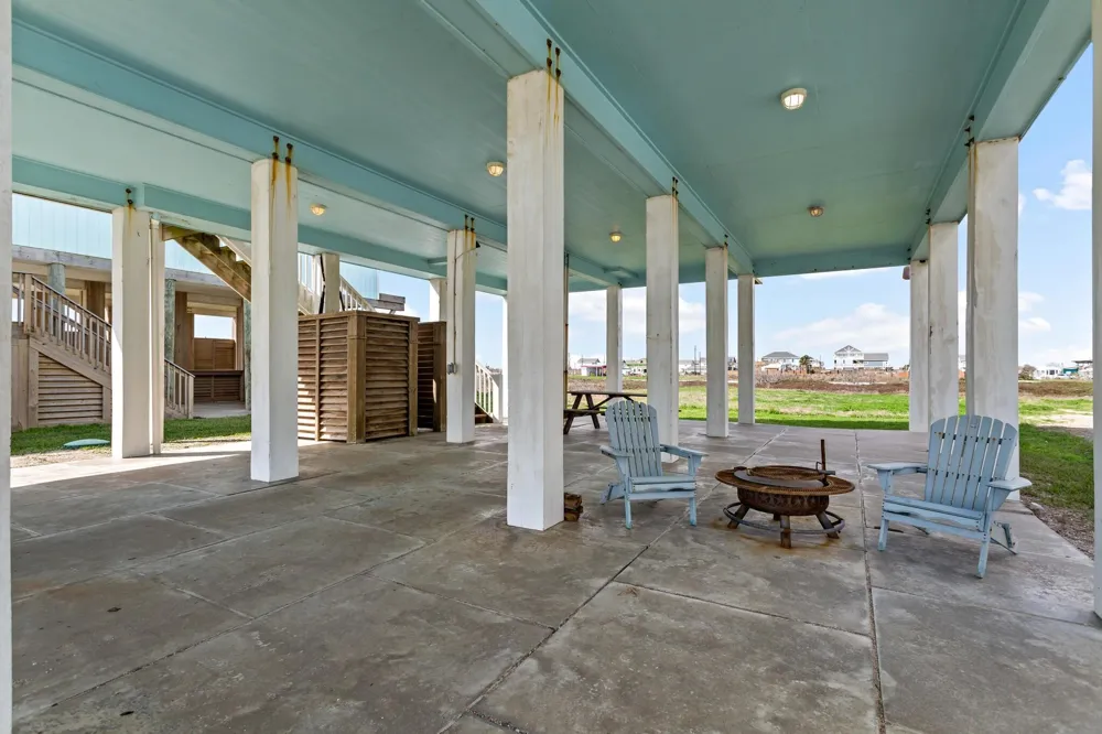 1391 Keith Ave Gilchrist, TX 77617