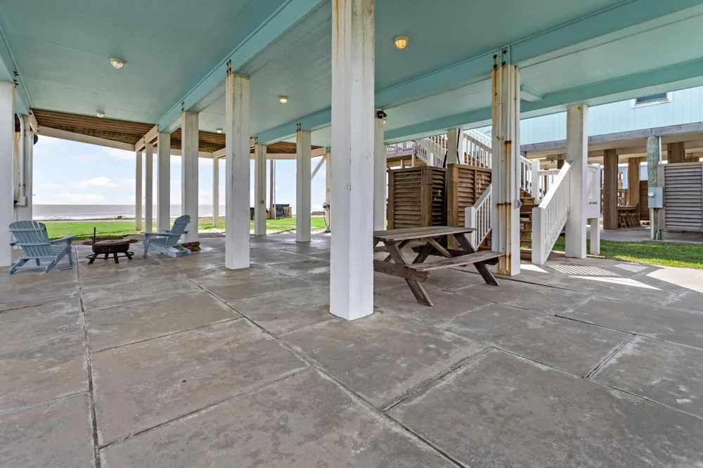 1391 Keith Ave Gilchrist, TX 77617