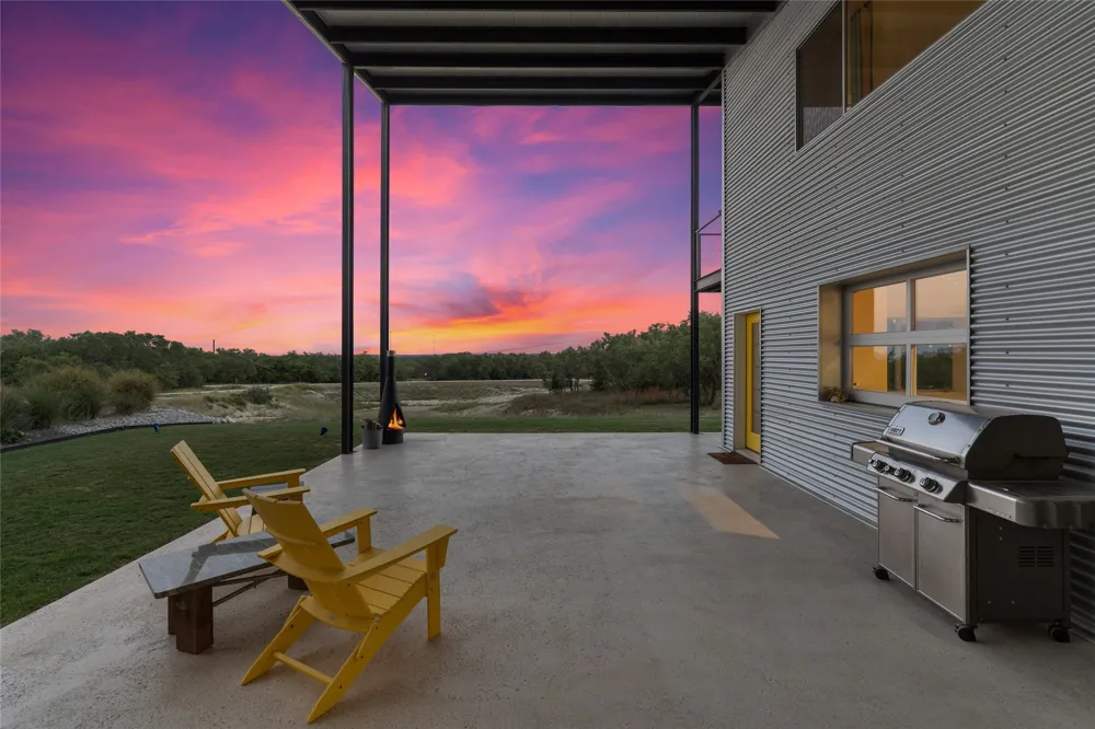 370 Gray Wolf Blanco, TX 78606